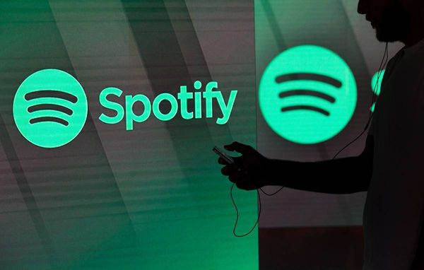 Spotify là một kênh dịch vụ vạc thẳng nhạc, podcast và đoạn Clip chuyên môn số